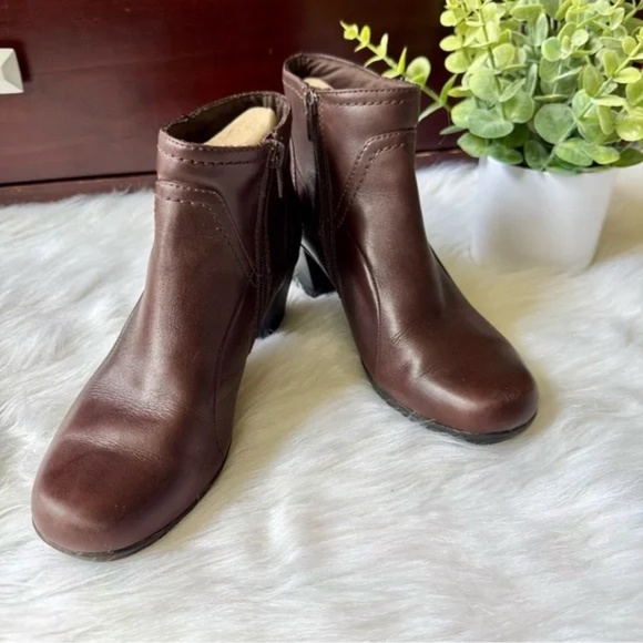 Clarks Scheme Pearl Block Heel Side Zip Faux Leather Ankle Boots Brown Size 7M - Picture 1 of 14
